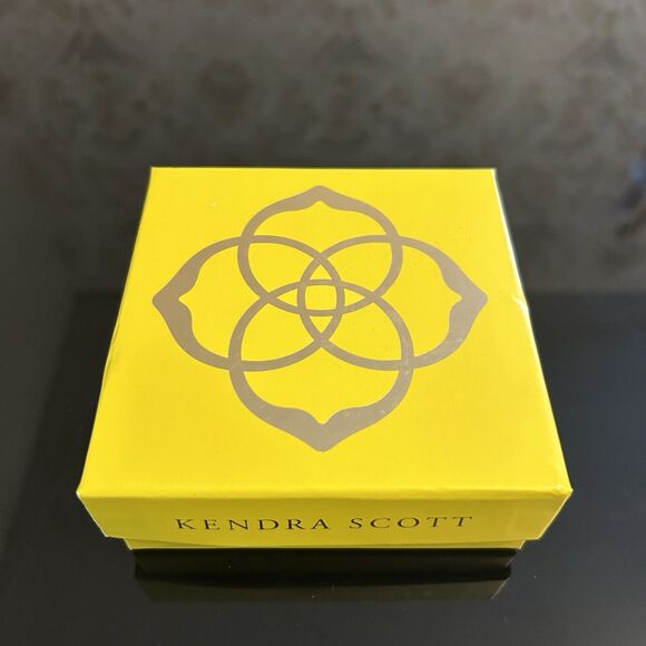 Kendra Scott‎ Eva Framed Pendant Necklace Blue Glass 14k Gold Plated Dainty - Picture 4 of 5